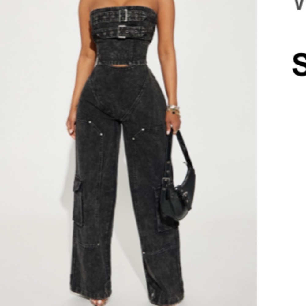 Jean 2 price set ! Fits small it’s a L . Baggy .